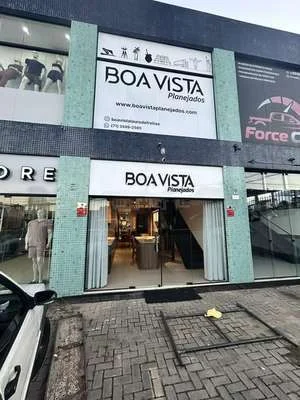 Loja Boa Vista Planejados com dois letreiros em letra caixa